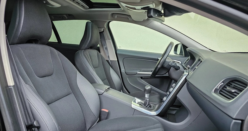 Volvo V60 cena 46900 przebieg: 124000, rok produkcji 2012 z Krzyż Wielkopolski małe 781